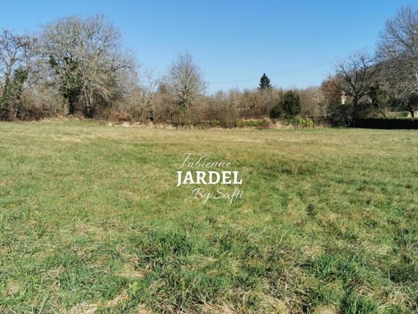 Terrain 1 600 m² avec PC - environnement calme