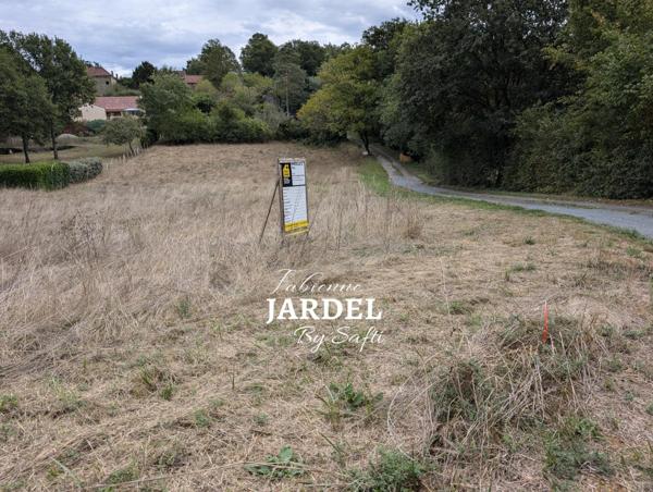 Terrain 1 600 m² avec PC - environnement calme