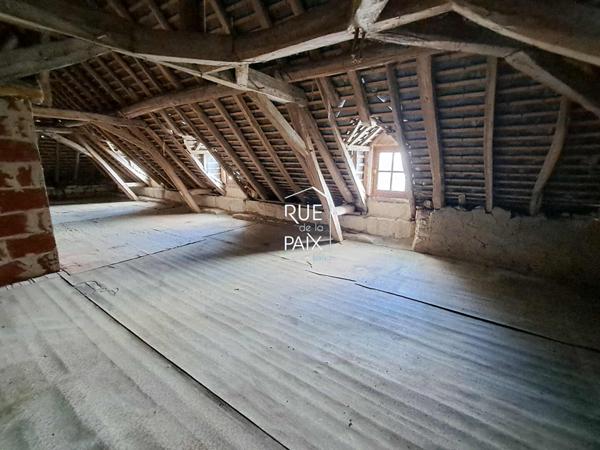 86100 ANTRAN Maison à rafraichir à Antran avec dépendances et jardin !