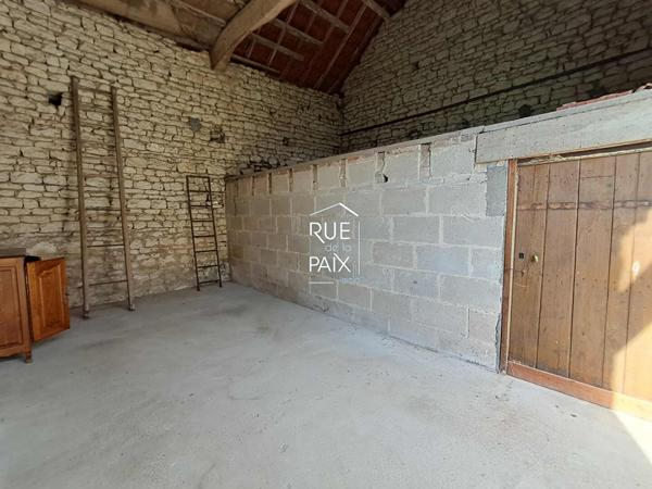 86100 ANTRAN Maison à rafraichir à Antran avec dépendances et jardin !