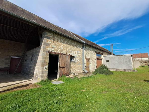 86100 ANTRAN Maison à rafraichir à Antran avec dépendances et jardin !