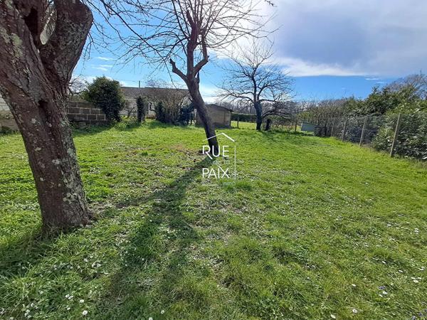 86100 ANTRAN Maison à rafraichir à Antran avec dépendances et jardin !