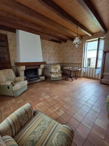 86100 ANTRAN Maison à rafraichir à Antran avec dépendances et jardin !