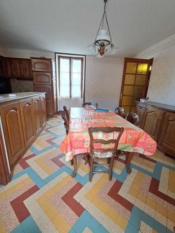 86100 ANTRAN Maison à rafraichir à Antran avec dépendances et jardin !