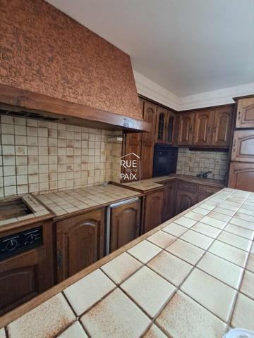 86100 ANTRAN Maison à rafraichir à Antran avec dépendances et jardin !