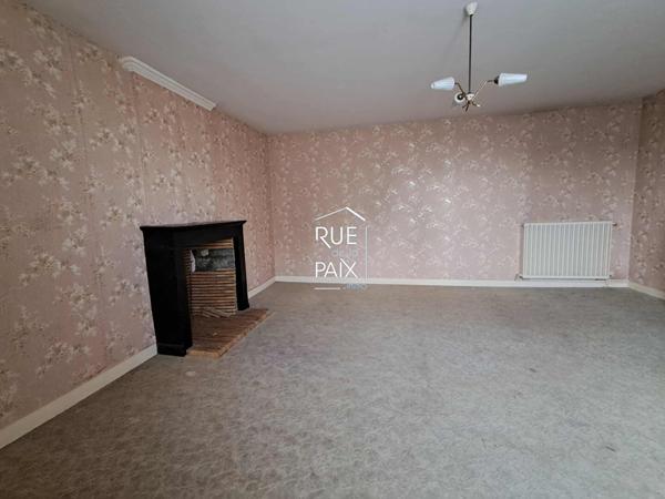 86100 ANTRAN Maison à rafraichir à Antran avec dépendances et jardin !