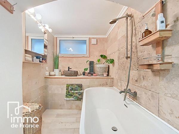 Maison de ville - 3 pieces - Centre de Meximieux - 86m² -terrain 138 m²