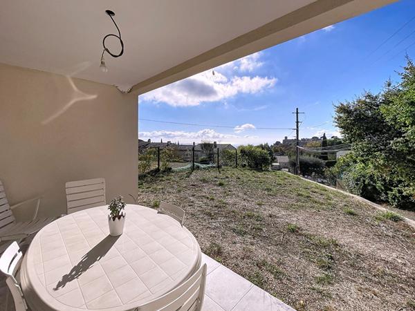 Cabris centre vilage : Exclusivité Nestenn : Appartement de 4 pièces avec vue panoramique à Cabris