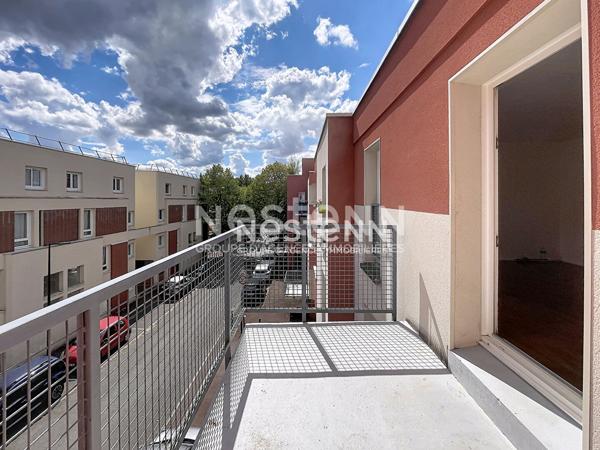 Guyancourt : Grand studio de 31 m² à louer avec balcon et parking
