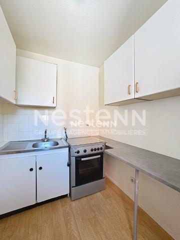 Guyancourt : Grand studio de 31 m² à louer avec balcon et parking