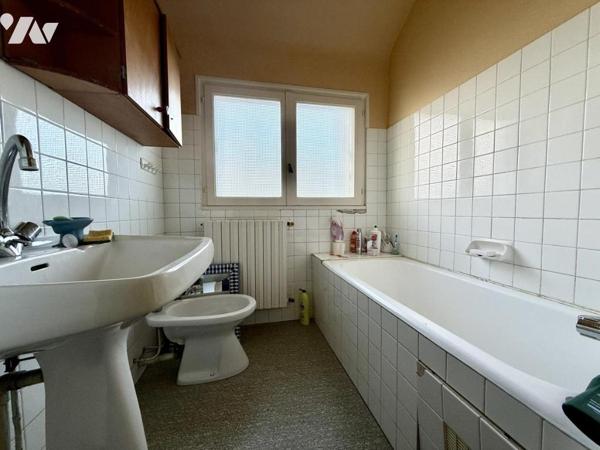 PEAULE : Maison à rénover proche du centre 