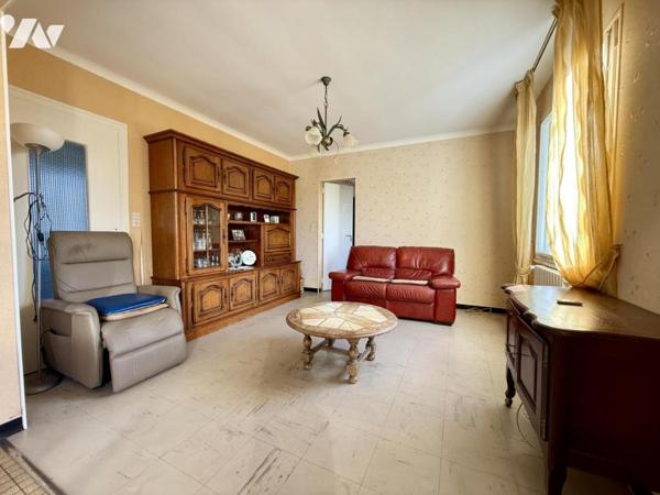 PEAULE : Maison à rénover proche du centre 