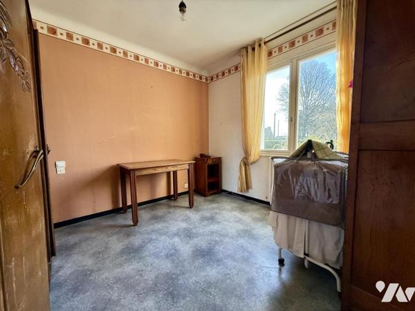 PEAULE : Maison à rénover proche du centre 