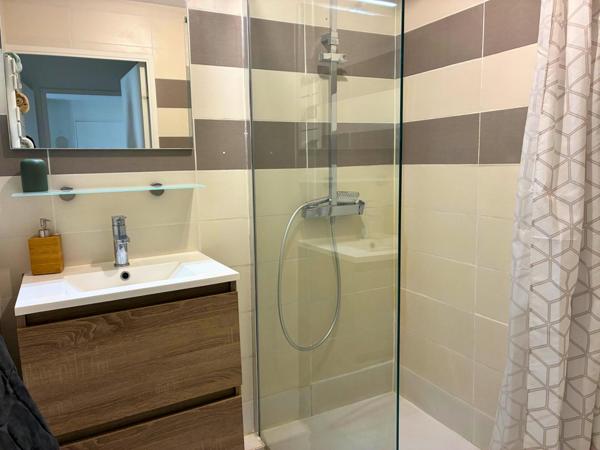 T2 lumineux avec 2 terrasses + parking – Pau