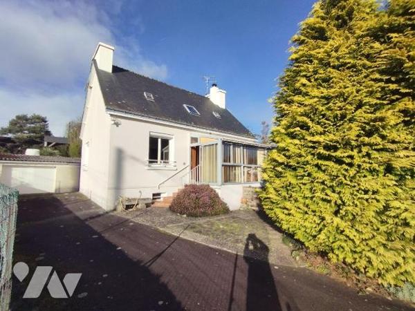 QUARTIER DU ZABRENN A L'ENTRÉE DE QUIMPERLÉ pour cette maison de 61 m² env. bâtie sur un sous s...