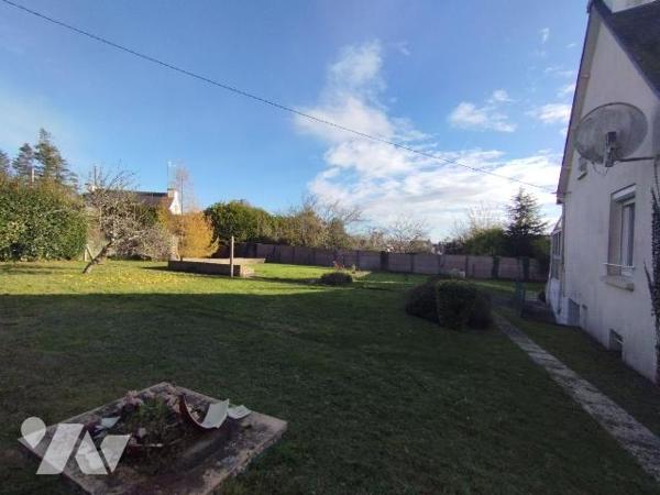 QUARTIER DU ZABRENN A L'ENTRÉE DE QUIMPERLÉ pour cette maison de 61 m² env. bâtie sur un sous s...