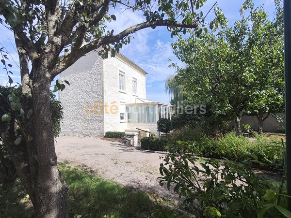 Vente
                Maison88,38 m² - 5 Pièces -
                    MEZIDON VALLEE D AUGE (14270)