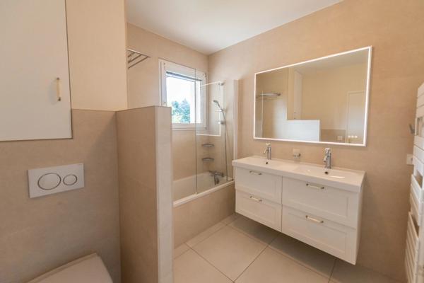 Maison à vendre 210 m² avec terrain plat et arboré