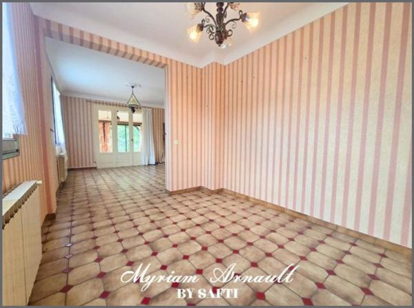 Maison 3 chambres garage sur terrain de 2721 m²
