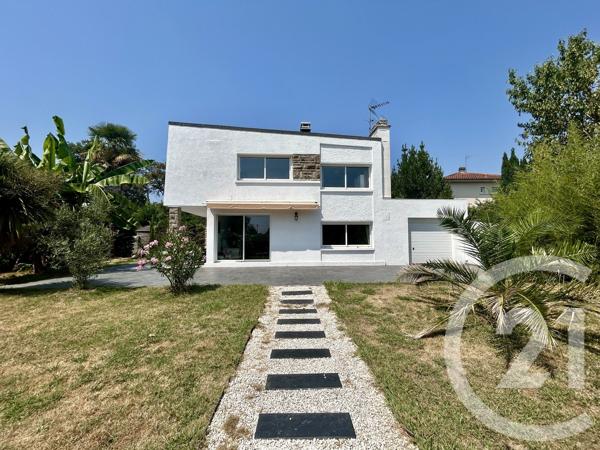Maison à vendre  6 pièces - 134,69 m 2   PAU  - 64