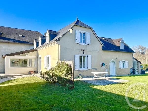 Maison à vendre  6 pièces - 134,69 m 2   PAU  - 64