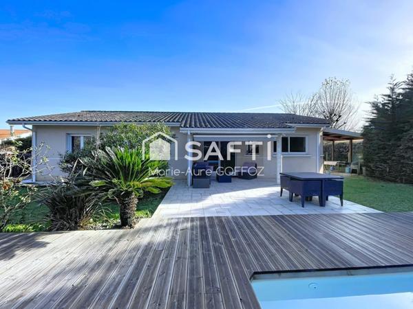 Belle contemporaine de plain pied avec piscine