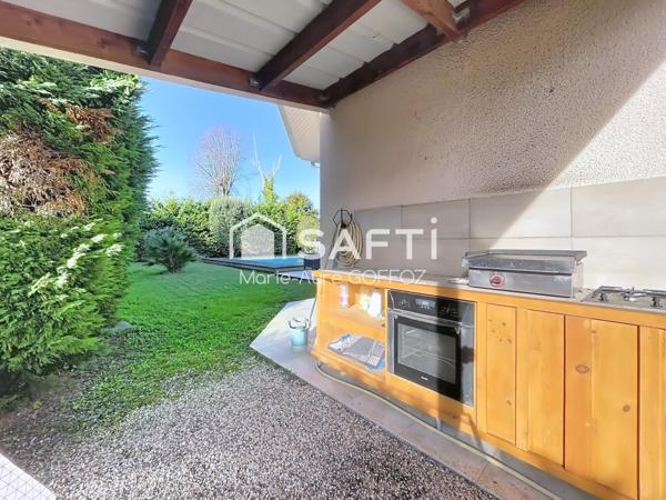 Belle contemporaine de plain pied avec piscine