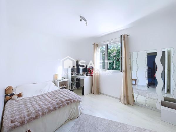 Belle contemporaine de plain pied avec piscine