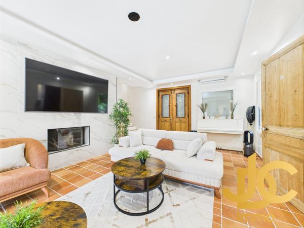 Maison et dépendances à SAINT RAPHAEL (83700)