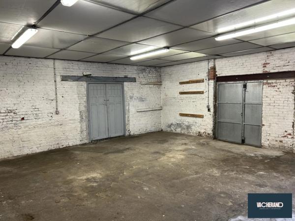 ENTREPÔT - STOCKAGE - 69 M²