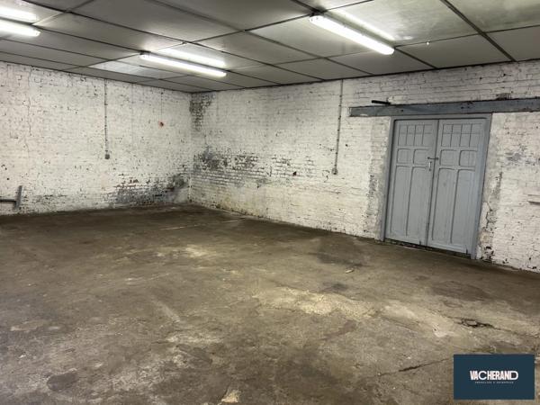 ENTREPÔT - STOCKAGE - 69 M²