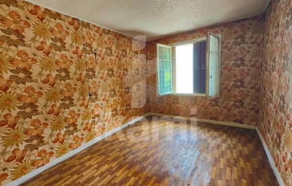 Bien à réhabiliter avec dépendances et terrain constructible