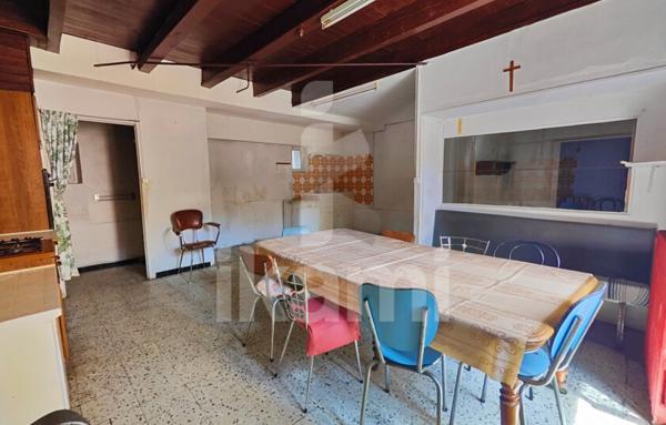 Bien à réhabiliter avec dépendances et terrain constructible