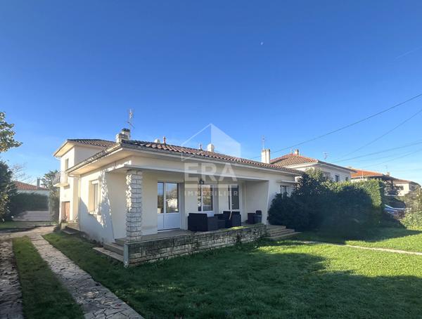 Maison Pineuilh 6 pièce(s) 3 chambres 146 m2 habitables