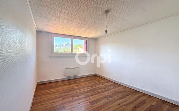 Immeuble à vendre    11 pièces •  Aspet