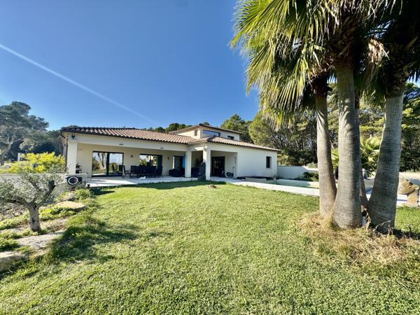 Villa contemporaine 203 m2 avec piscine et garage Sainte-Cécile-les-Vignes (84290)