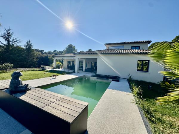 Villa contemporaine 203 m2 avec piscine et garage Sainte-Cécile-les-Vignes (84290)