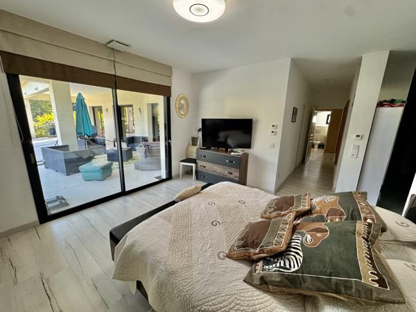 Villa contemporaine 203 m2 avec piscine et garage Sainte-Cécile-les-Vignes (84290)