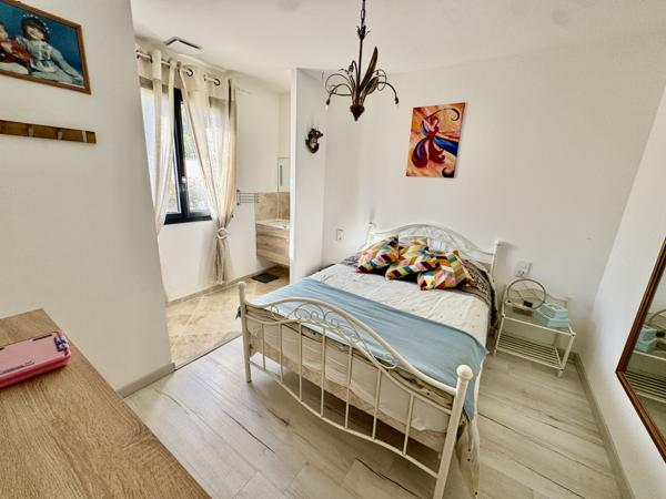 Villa contemporaine 203 m2 avec piscine et garage Sainte-Cécile-les-Vignes (84290)