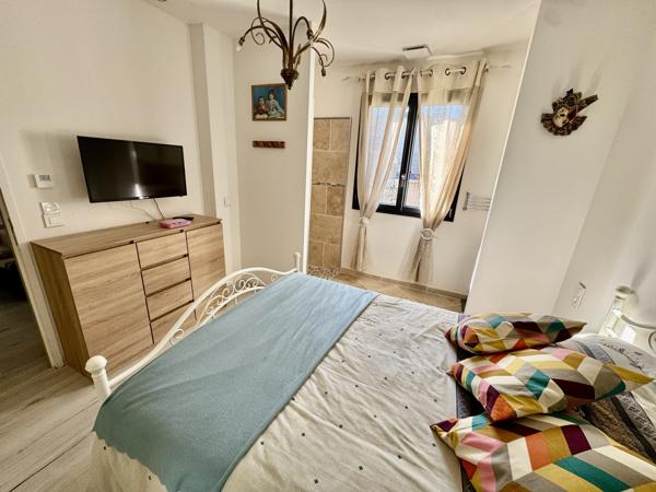 Villa contemporaine 203 m2 avec piscine et garage Sainte-Cécile-les-Vignes (84290)