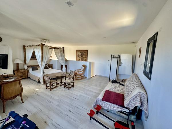 Villa contemporaine 203 m2 avec piscine et garage Sainte-Cécile-les-Vignes (84290)