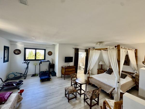 Villa contemporaine 203 m2 avec piscine et garage Sainte-Cécile-les-Vignes (84290)