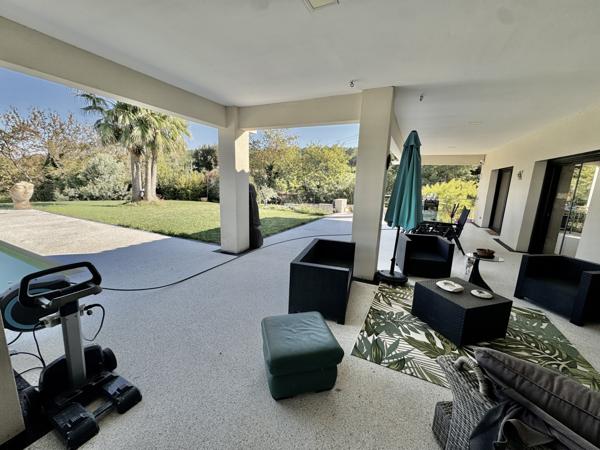 Villa contemporaine 203 m2 avec piscine et garage Sainte-Cécile-les-Vignes (84290)