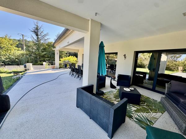 Villa contemporaine 203 m2 avec piscine et garage Sainte-Cécile-les-Vignes (84290)