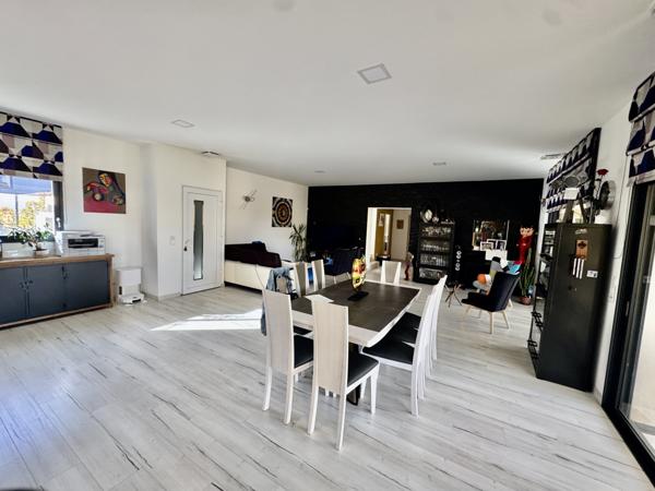 Villa contemporaine 203 m2 avec piscine et garage Sainte-Cécile-les-Vignes (84290)