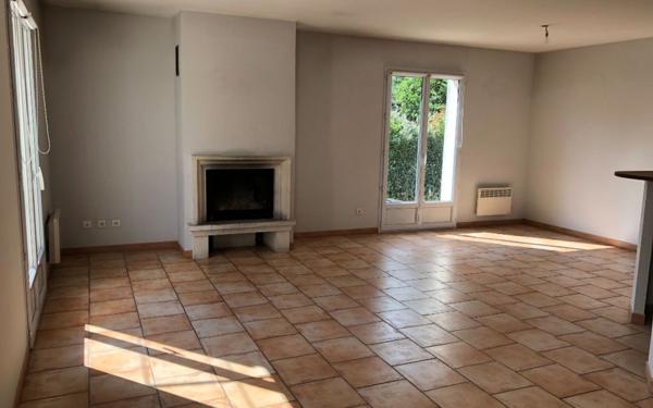 Maison à louer    3 pièces •  Salon-de-Provence