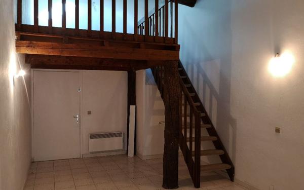 Appartement à louer    1 pièce •  Cabrières