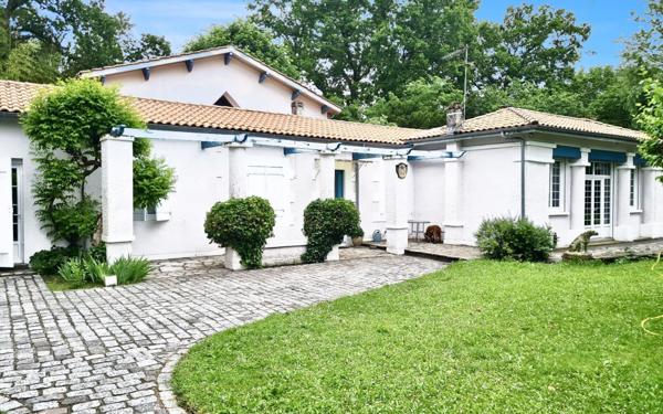 Maison à vendre    6 pièces • 204 m2 Pessac