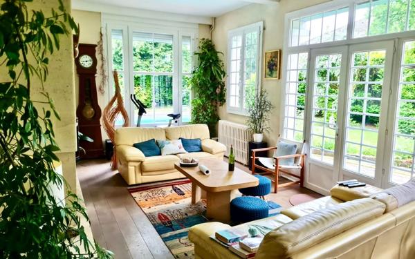 Maison à vendre    6 pièces • 204 m2 Pessac