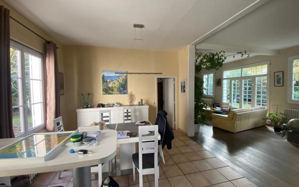 Maison à vendre    6 pièces • 204 m2 Pessac